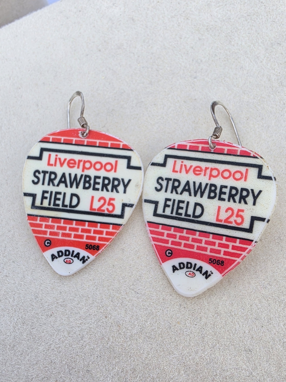 Addian Liverpool Strawberry Field L25 Guitar Pick Earrings • 1.42g